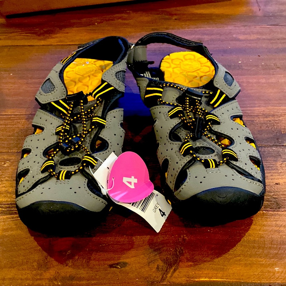 Khombu boys Keen-like shoes